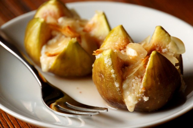 Grilled Figs with Ricotta