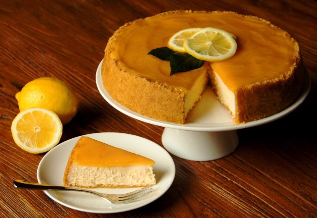 Lemon Curd Cheesecake